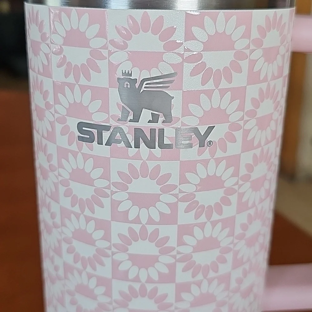 Stanley 40 oz Quencher H2.0 Flowstate Tumbler - Picture 2 of 6